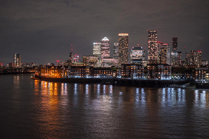 2 Bedroom Flat For Sale In Wapping Wall, London, E1W