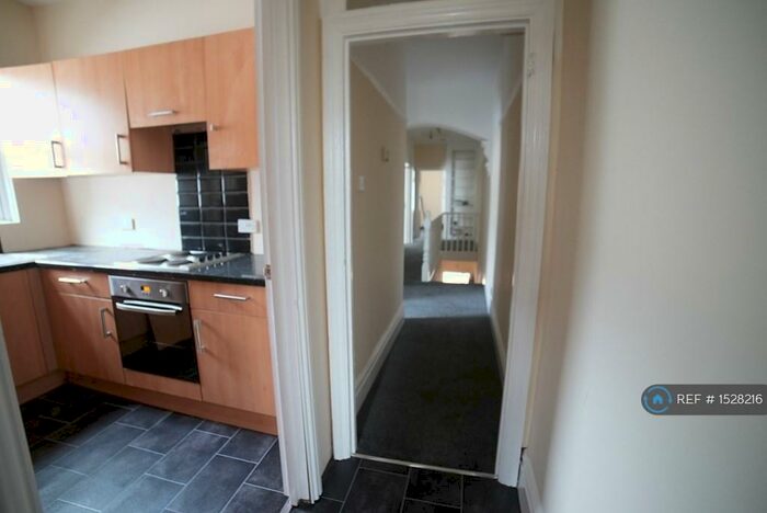 3 Bedroom Flat To Rent In Anerley Road, Westcliff-On-Sea, SS0
