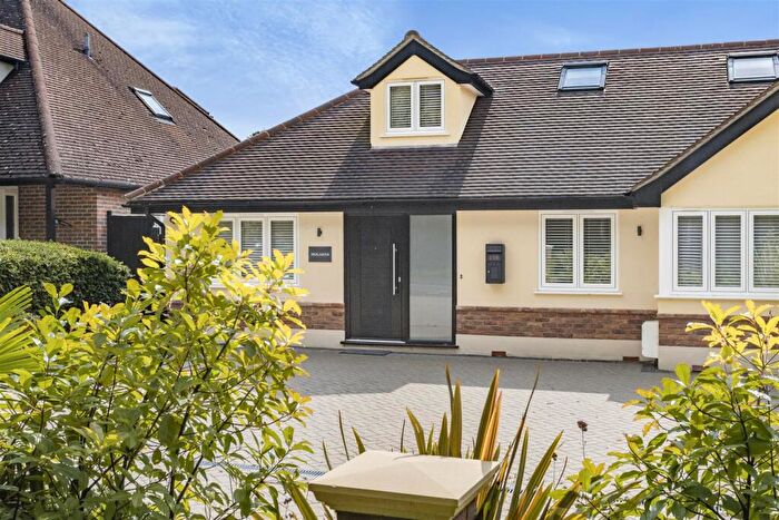 4 Bedroom Semi-Detached House For Sale In Loughton Lane, Theydon Bois, CM16