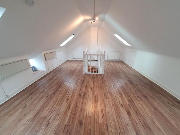 4 Bedroom Semi-Detached House To Rent In The Causeway, East Finchley, London, N2