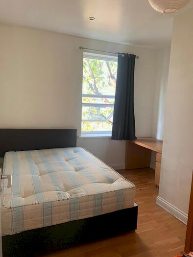 3 Bedroom Flat To Rent In Burnham Street, Bethnal Green, E2