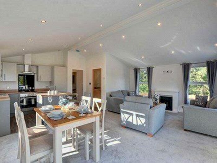 2 Bedroom Mobile/park Home For Sale In Maesmawr Farm Resort, Moat Lane, Caersws, Powys, SY17
