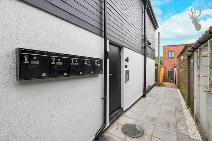 1 Bedroom Flat To Rent In Hemnall Mews, Hemnall Street, Epping, CM16