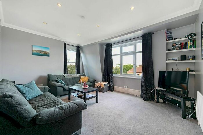 2 Bedroom Flat To Rent In Elms Crescent, Abbeville Village, London, SW4