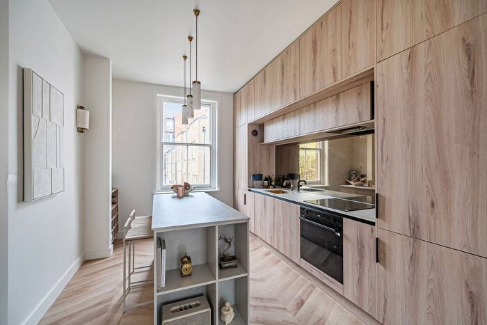 2 Bedroom Flat For Sale In Clifton Road, Little Venice, London, W9