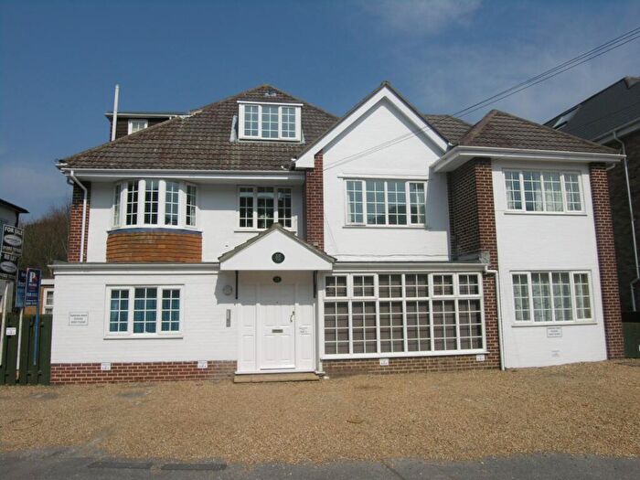 2 Bedroom Flat To Rent In Bedroom First Floor Flat In Alum Chine, BH4