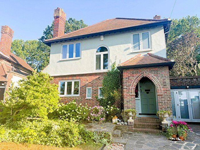 4 Bedroom Detached House For Sale In Hinchley Close, Esher, Surrey, KT10