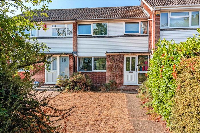 3 Bedroom End Of Terrace House For Sale In Linden Road, Woodley, Reading, RG5