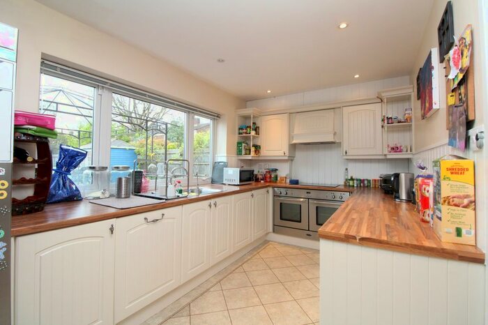 3 Bedroom Link Detached House To Rent In Cheriton Avenue, Bromley, BR2