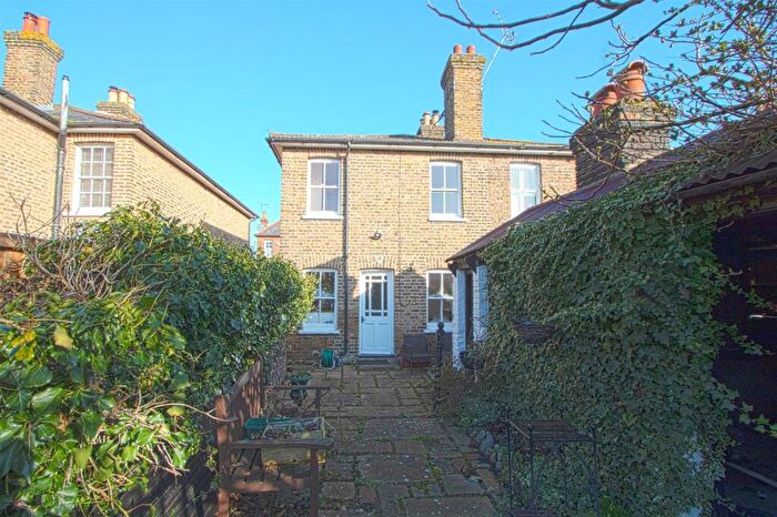 2 Bedroom Cottage For Sale In High Road, Orsett, Grays, RM16