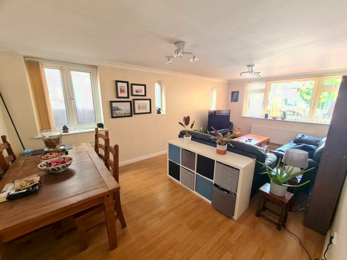 2 Bedroom Maisonette To Rent In Beresford Road, East Finchley, N2