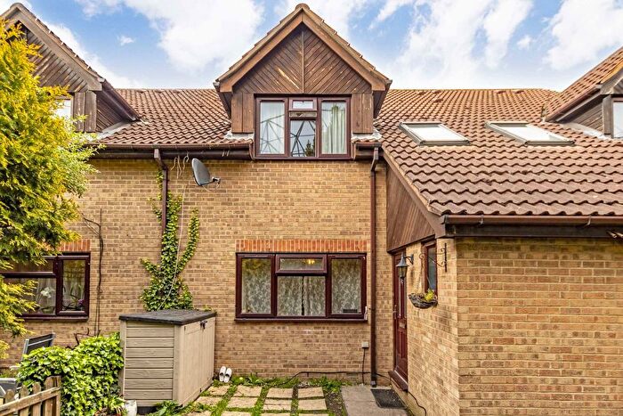 2 Bedroom Terraced House To Rent In Varsity Drive, Twickenham, TW1