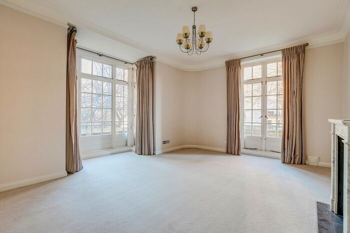 2 Bedroom Flat To Rent In Rutland Gate, London, SW7