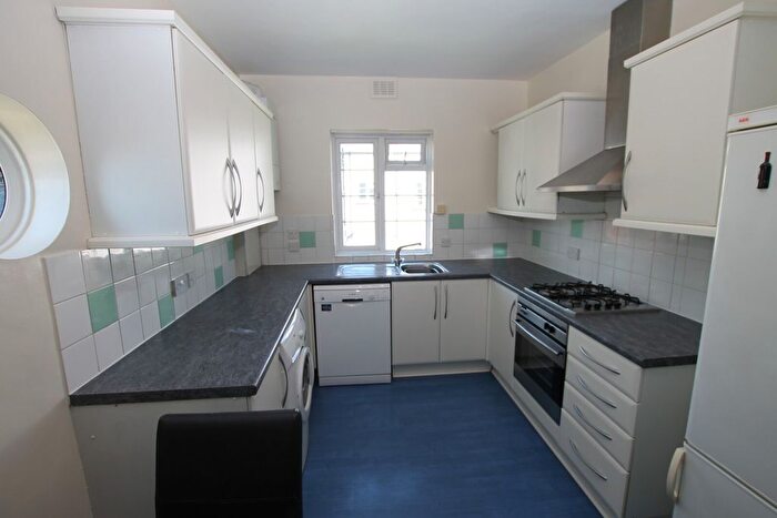 2 Bedroom Flat To Rent In Merton Mansions, Bushey Road, SW20