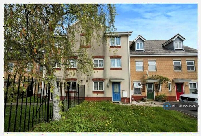 4 Bedroom Terraced House To Rent In Morgan Close, Luton, LU4