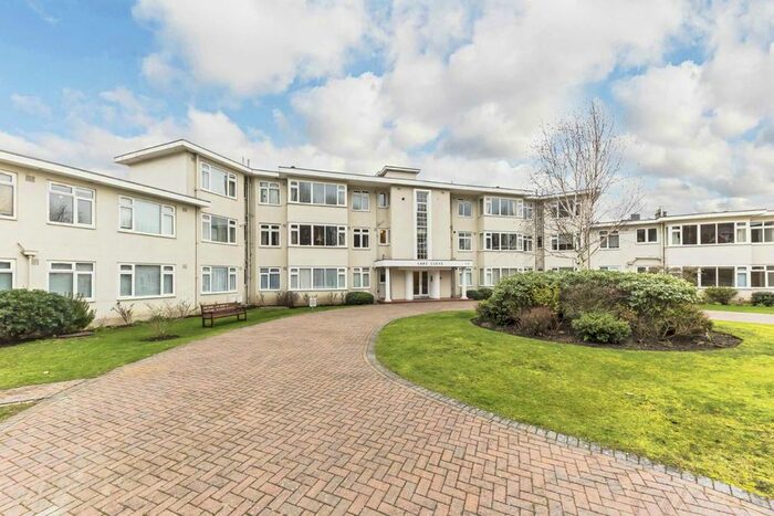 2 Bedroom Flat To Rent In Lake Close, London, SW19