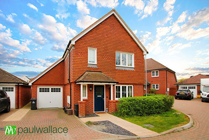 3 Bedroom Detached House For Sale In Willow Brook Lane, West Cheshunt, EN7