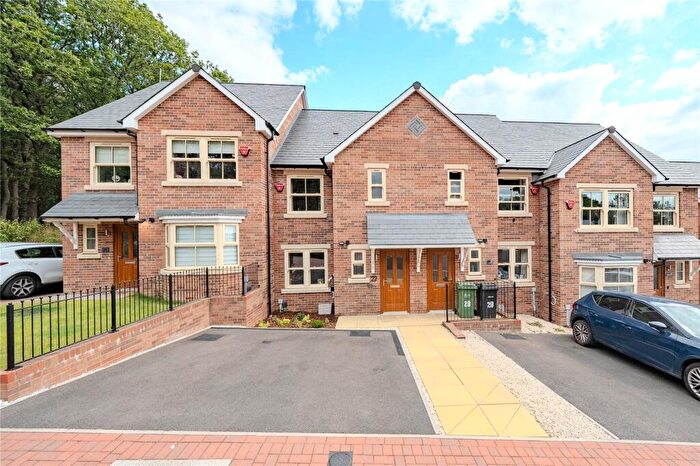 3 Bedroom Terraced House For Sale In Oak Park Mount, Leeds, West Yorkshire, LS16