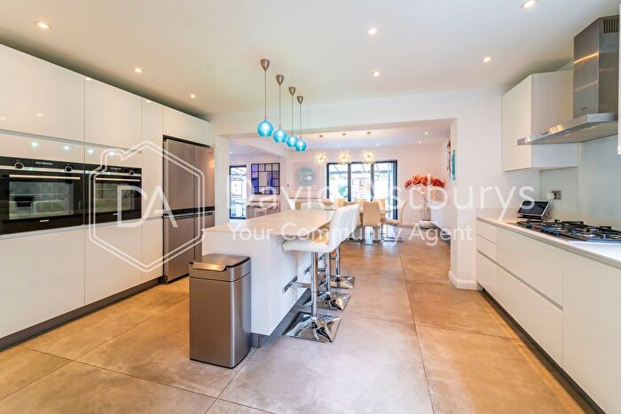 5 Bedroom Semi Detached House To Rent In Fairholme Gardens, Finchley Central, London, N3