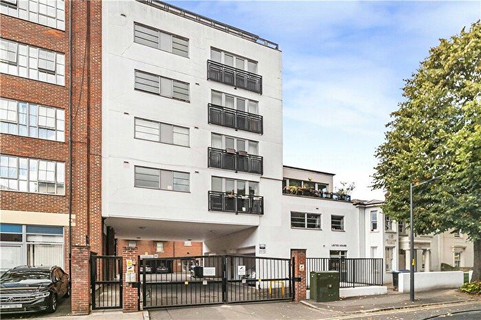 1 Bedroom Apartment For Sale In Peckham Grove, London, SE15