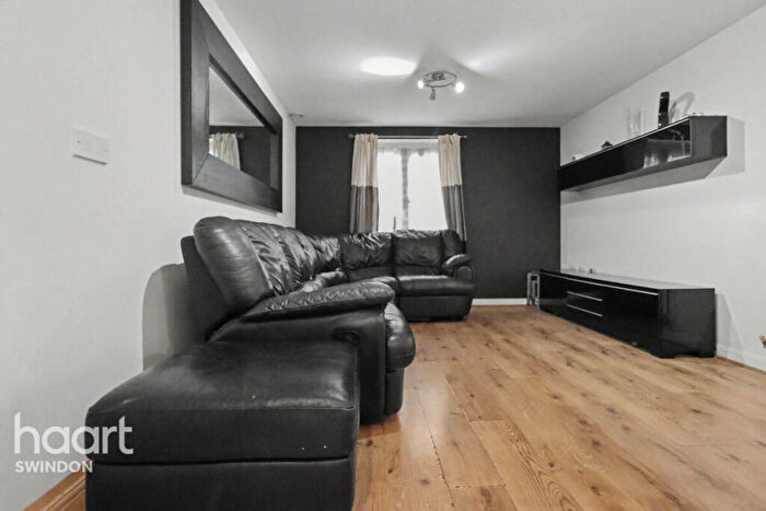 2 Bedroom Apartment To Rent In Brunel Crescent, Swindon, SN2