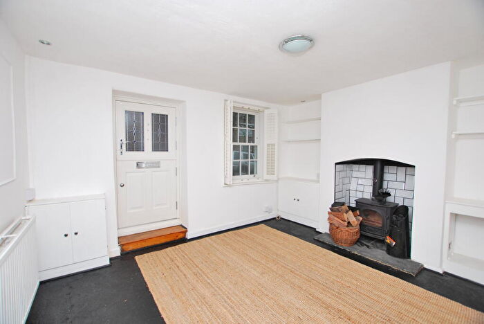2 Bedroom End Of Terrace House To Rent In Old Road, LU7