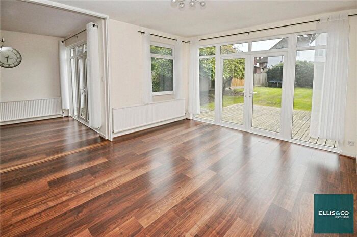 4 Bedroom Semi-detached House To Rent In Hendon Lane, Finchley, N3