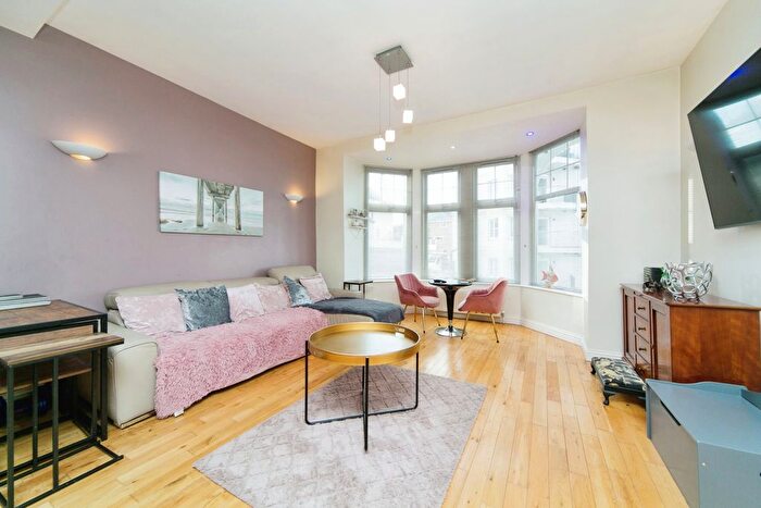 2 Bedroom Flat For Sale In Sea Bank Road, Colwyn Bay, Conwy, LL28