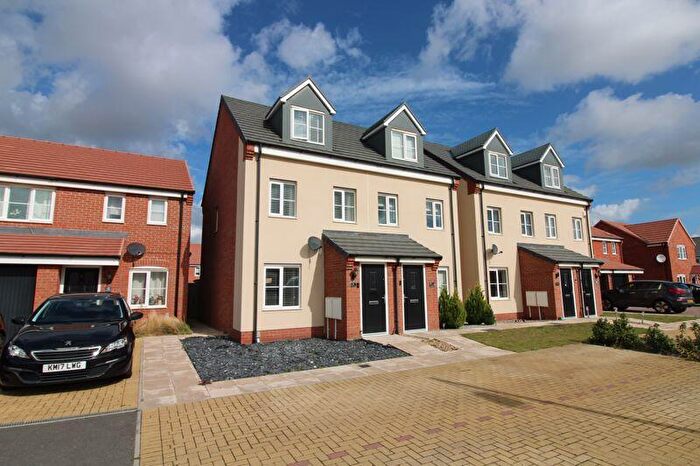 3 Bedroom Semi-Detached House For Sale In Bellamy Drive, Bradwell, NR31