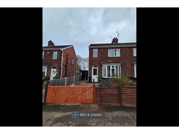 3 Bedroom Semi-Detached House To Rent In Warwick Road, Scunthorpe, DN16