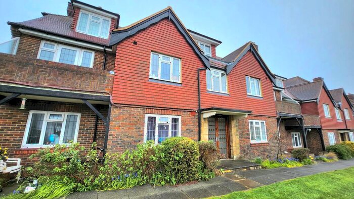 1 Bedroom Flat To Rent In King George Vi Mansions, Court Farm Road, Hove, BN3