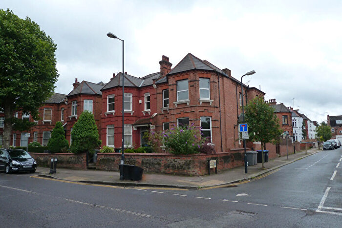 3 Bedroom Flat To Rent In Anson Road, Cricklewood, London, NW2