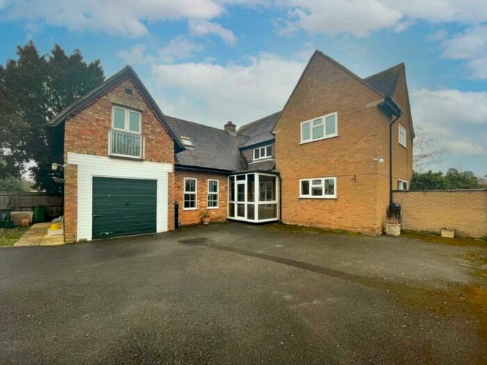 4 Bedroom Detached House To Rent In Vicarage Road, Buckingham * Month Let*, MK18