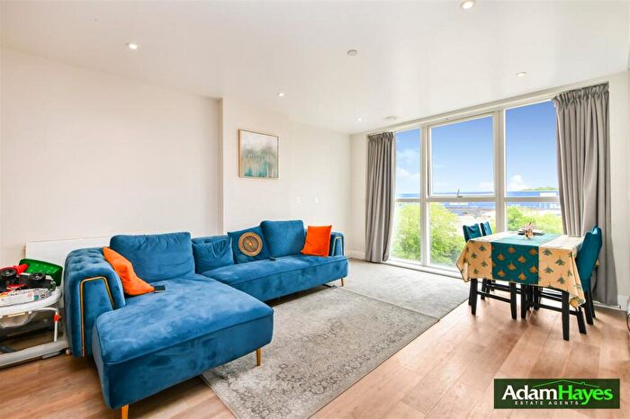 1 Bedroom Apartment For Sale In Montmorency Gardens, New Southgate, N11