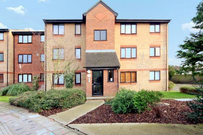 1 Bedroom Flat To Rent In Chartwell Close, Greenford, UB6