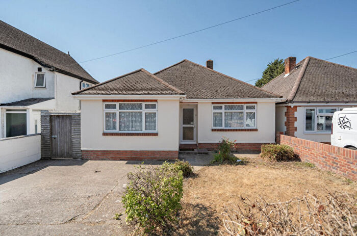 2 Bedroom Bungalow For Sale In Valentine Avenue, Southampton, Hampshire, SO19