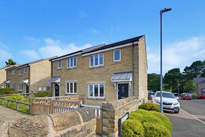 3 Bedroom Semi Detached House For Sale In Nook Court, Huddersfield, West Yorkshire, HD3