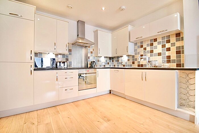 2 Bedroom Flat To Rent In Canning Square, Enfield, EN1