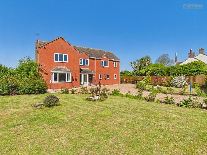 4 Bedroom Detached House For Sale In Back Bank, Whaplode Drove, PE12