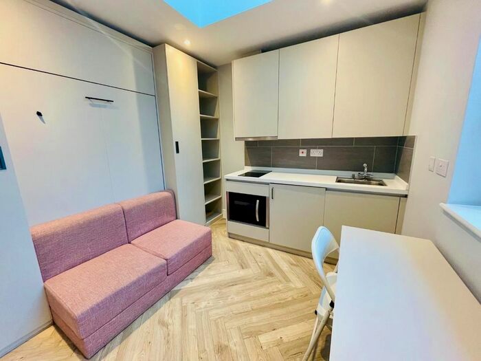 Studio To Rent In Hanger Lane, Ealing, W5