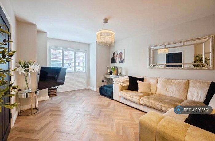 4 Bedroom Terraced House To Rent In Cranleigh Drive, Sale, M33