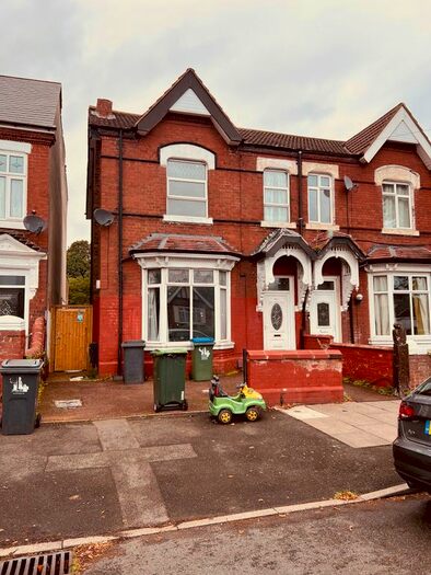 3 Bedroom Semi-Detached House To Rent In Castle Road, Tipton, DY4