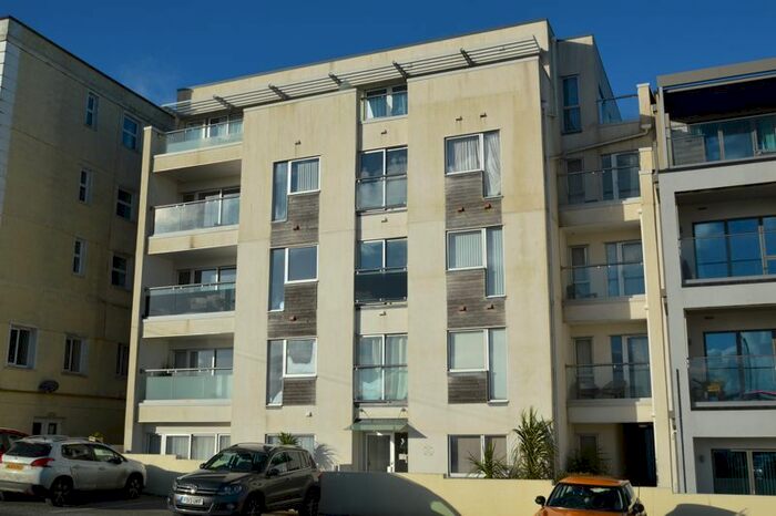 2 Bedroom Flat To Rent In Pentire Avenue, Newquay, TR7