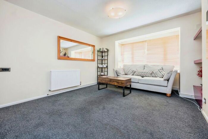 2 Bedroom Flat For Sale In Clarence Road, Leighton Buzzard, LU7