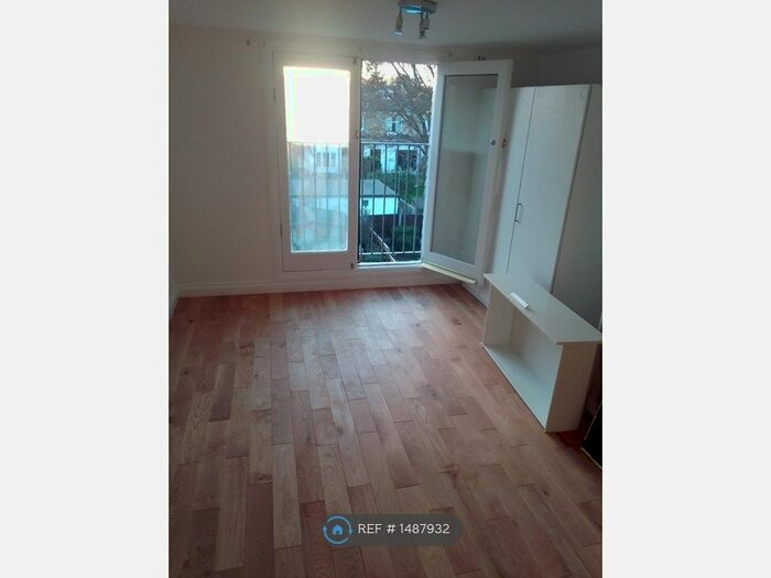 5 Bedroom Semi-Detached House To Rent In Ashurst Road, London, N12