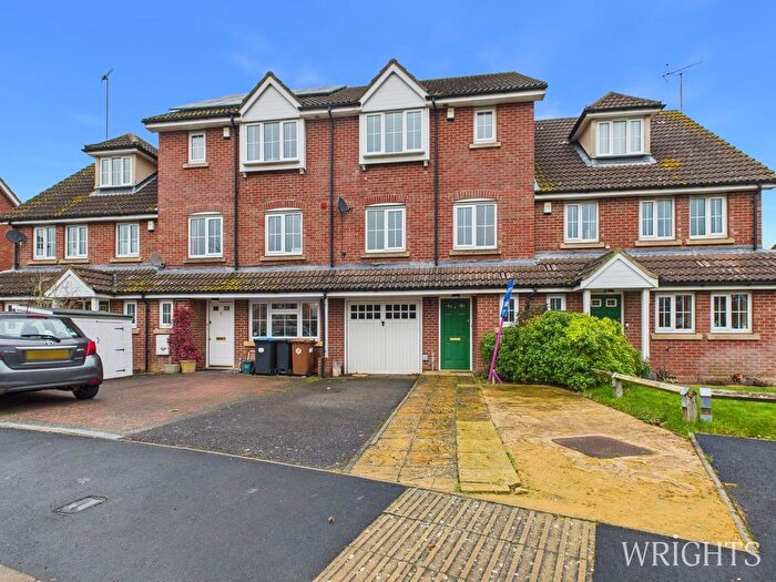 4 Bedroom Town House For Sale In Bluebell Way, Hatfield, AL10