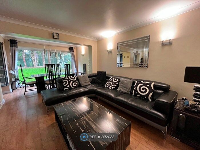 3 Bedroom Detached House To Rent In Princes Avenue, Carshalton, SM5