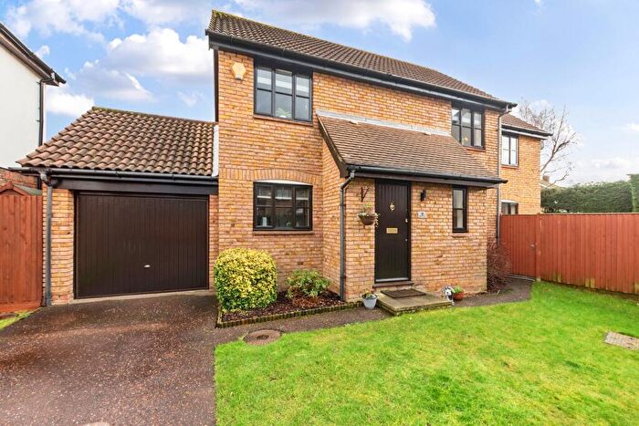 4 Bedroom Detached House For Sale In Maple Leaf Drive, Sidcup, DA15