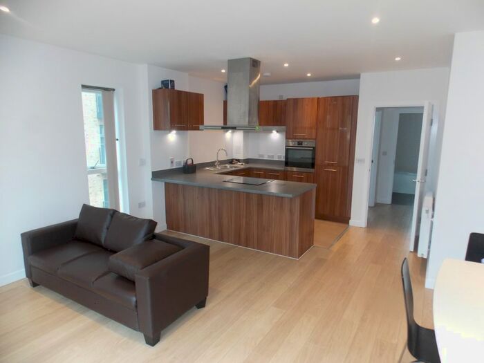 3 Bedroom Flat To Rent In Atkins Square, Dalston Lane, London E8