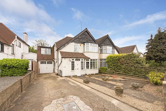 4 Bedroom Property For Sale In The Vale, Golders Green, NW11